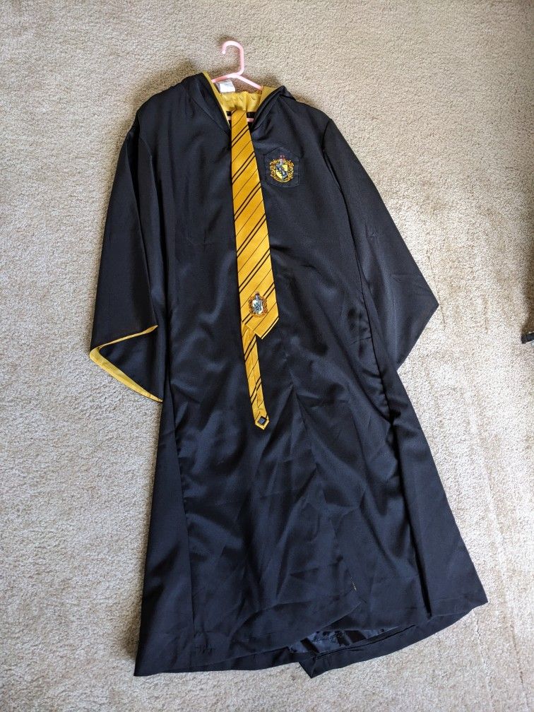 NEVER WORN Officially Licensed Harry Potter Hufflepuff Robe Costume