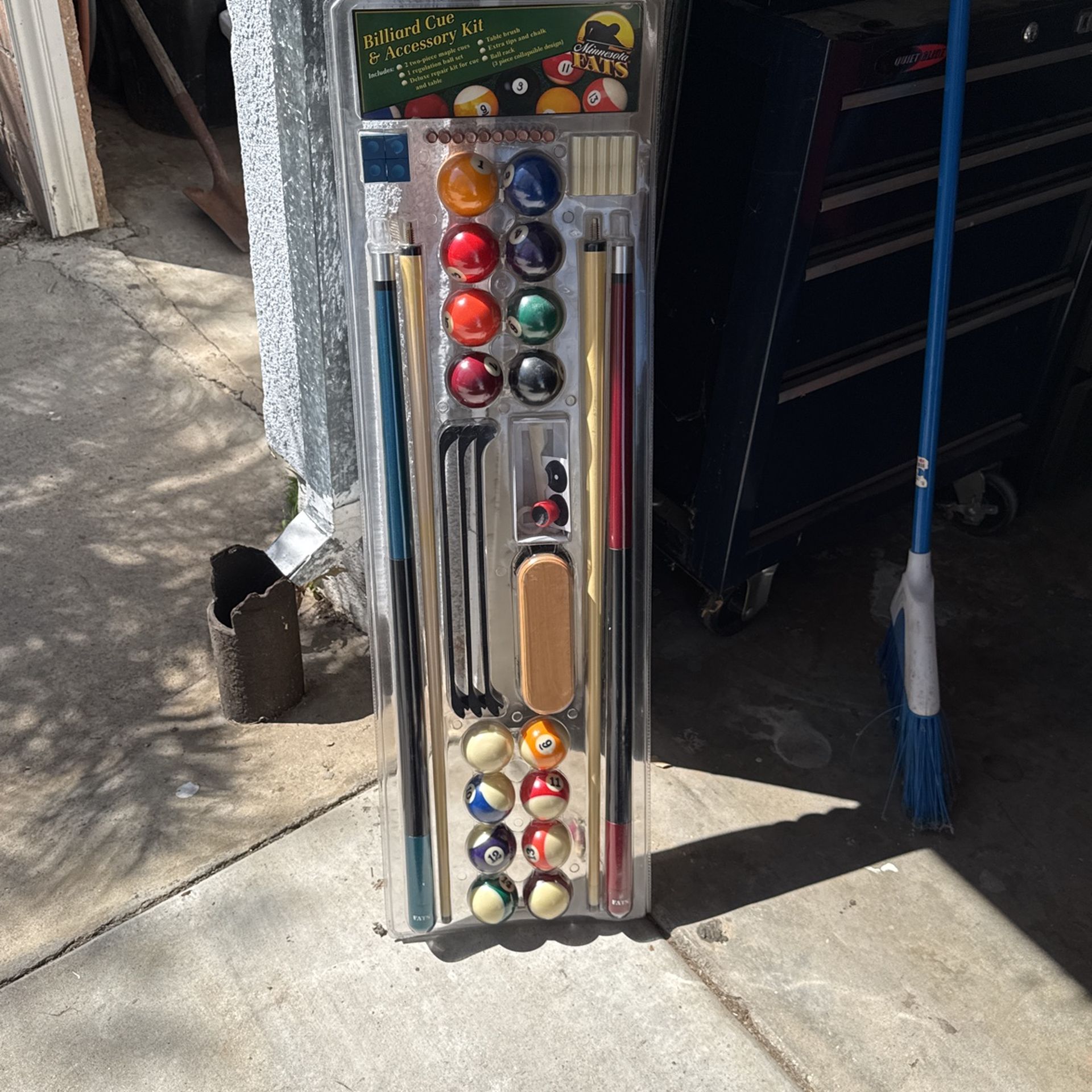 Billiards Cue And Accessory Kit