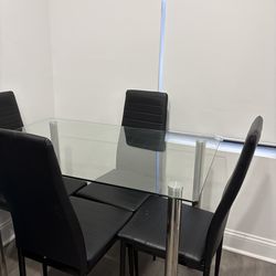 Rectangular glass table with 4 black chairs for Sale!!