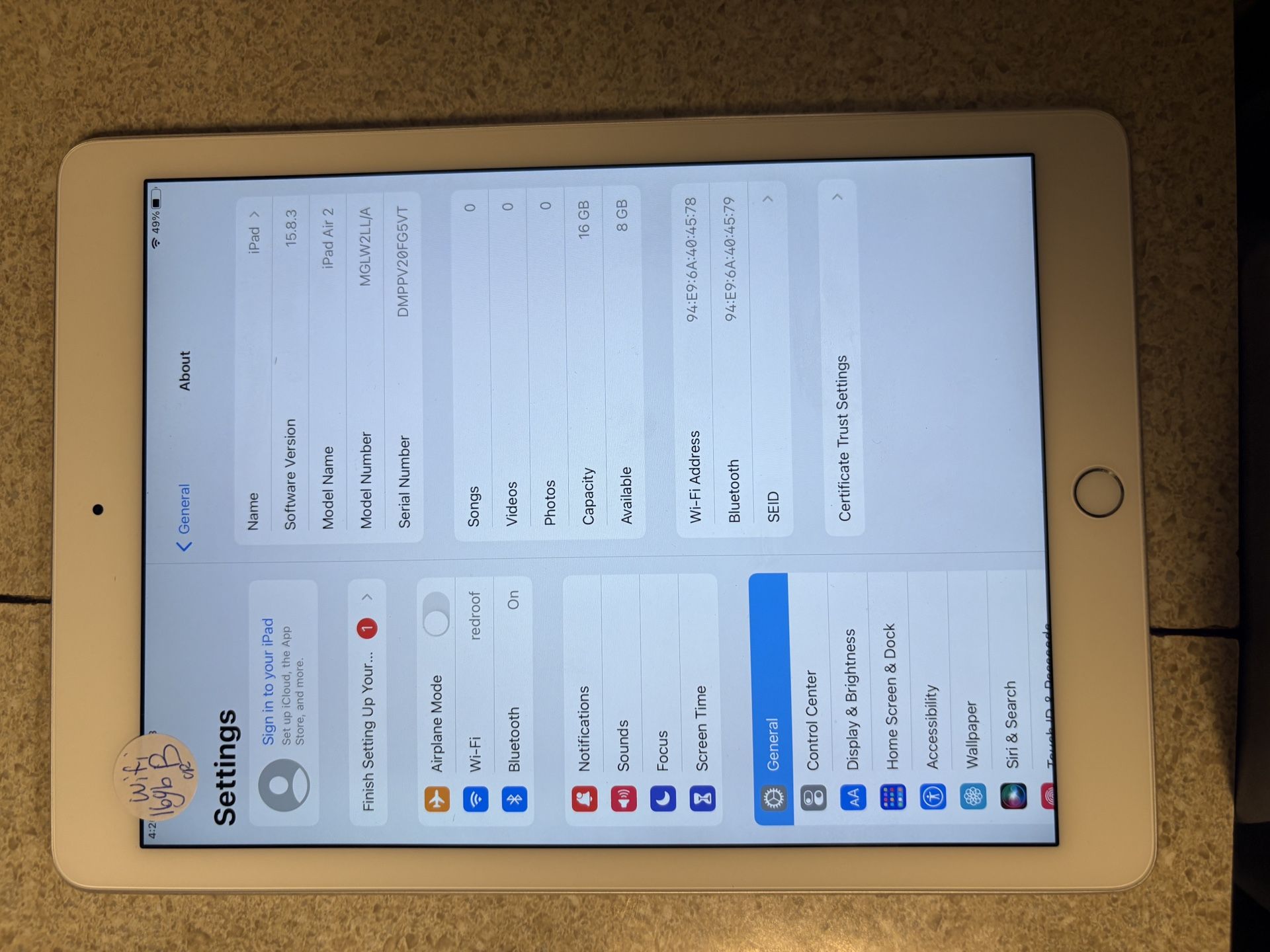 İPad Air 2nd Gen 9.7” Unlocked With Box And Charger