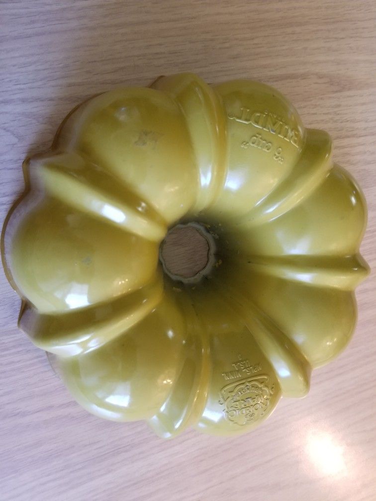 Vintage Nordic Ware BUNDT BRAND Fluted Heavy Duty Cake Pan 