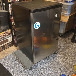 Mini Fridge (refrigerator)