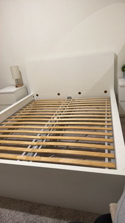 QUEEN BED /sponge matress
