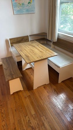 Corner kitchen table