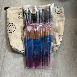 2 Different Brush Sets And A Carrying Bag 