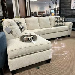 Brand New Ashley 👌Abinger 2-Piece Sectional with Chaise