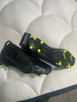 Soccer shoes Nike boy shoes