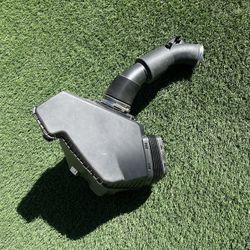 AUDI A6 ENGINE AIR CLEANER FILTER