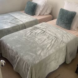 Twin beds with storage