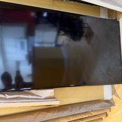 Like new 60” Samsung led smart tv. With remote