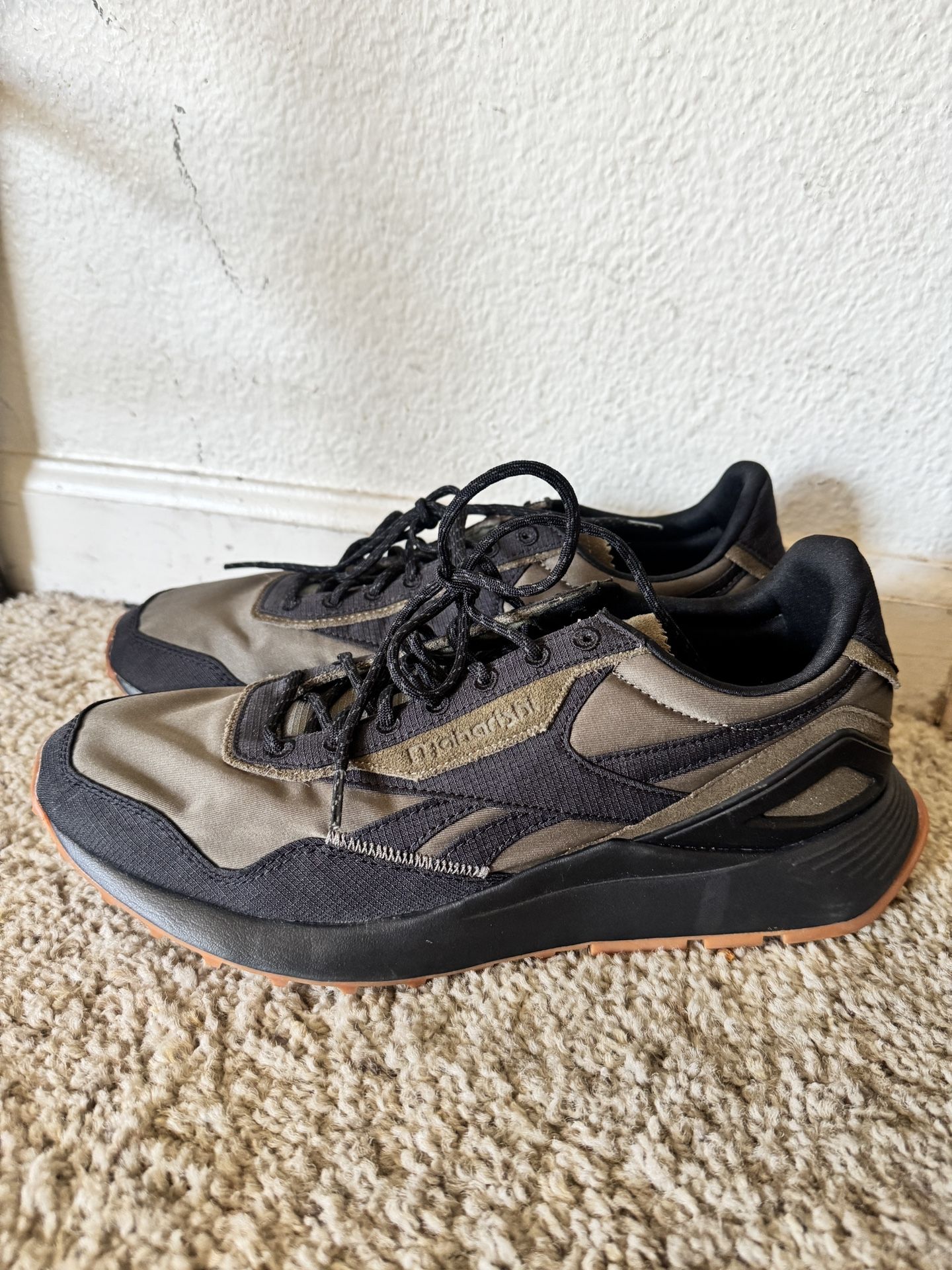 9.5 Men’s Reebok Maharishi