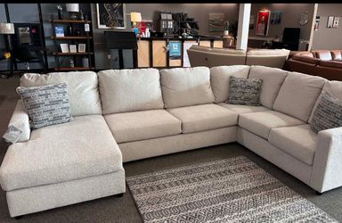 Olivia 🎉 brand new/ modern/luxury 🌼 3 piece Edenfield  sectional
