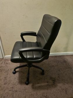 Living Style model MS98-060-099-01 office chair in black.