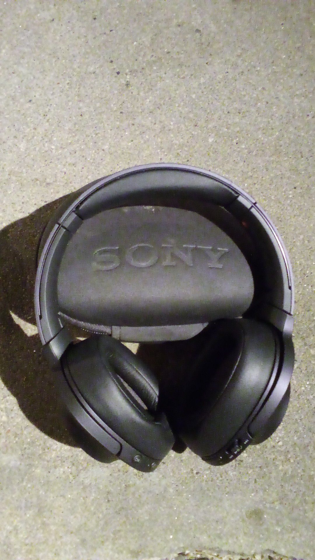 Sony wireless noise cancelling headphones