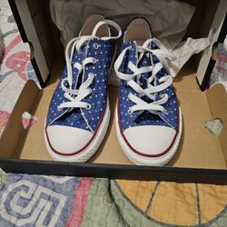 Converse Shoes Size 4 In Woman