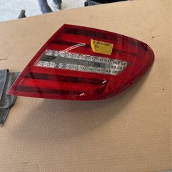 Mercedes W204 C250 C350 Tail Light Lamp LED Right Passenger Side OEM