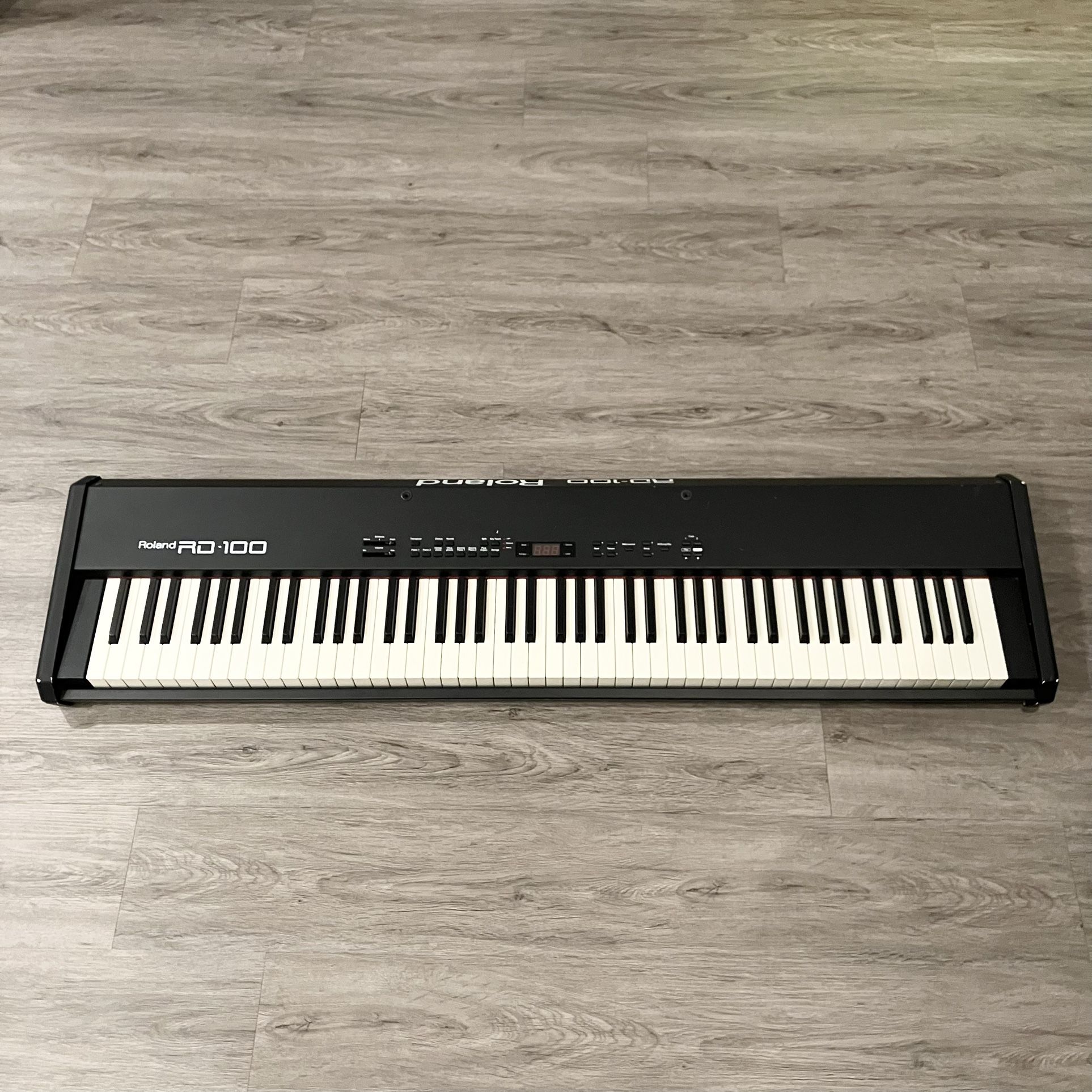 Roland Rd-100 Vintage Piano Keyboard Synthesizer