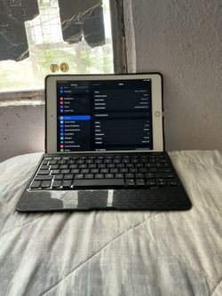 Apple iPad Air 2 128 GB + Keyboard Case – Excellent Condition
