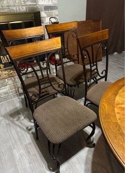 Table with 4 chairs