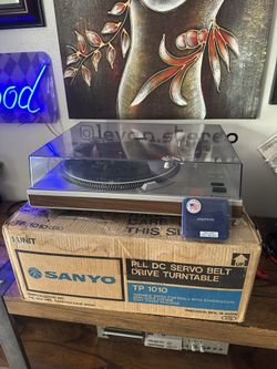 Recaped Vintage Sanyo TP 1010 Turntable (In Original Box!) + Stanton & new stylus