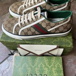 Fashionable Sneakers 