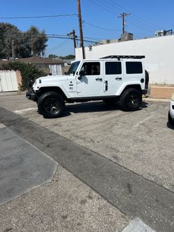 2016/Jeep 75th anniversary rare edition.  Jeep is loaded inside and out absolutely mint condition.￼