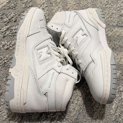 New men’s New Balance Light Gray and White Athletic Shoes nwt (no box)