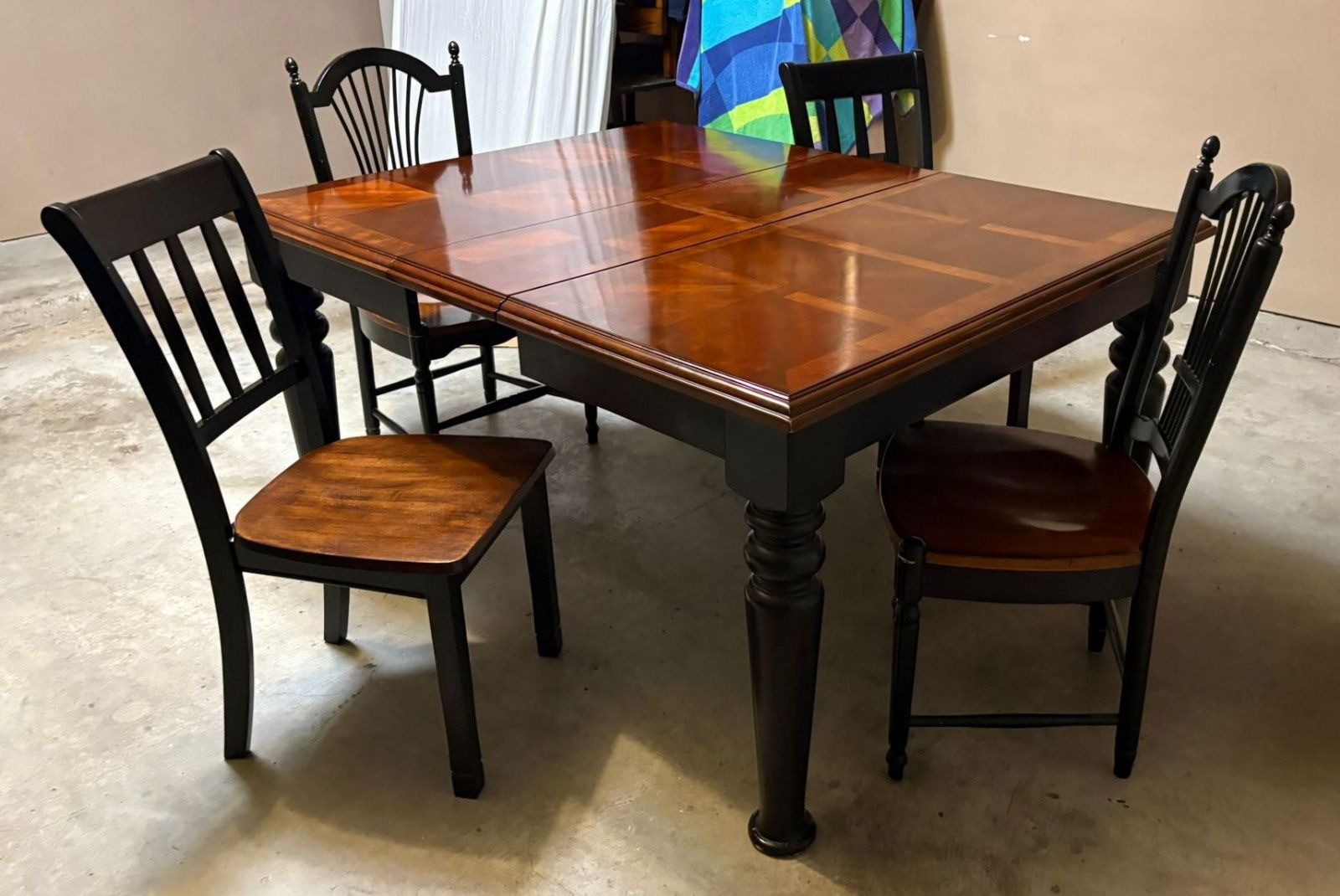 Hermosa Mesa Expansible/ Gorgeous Black/Walnut Dining Table W / Leaf & 4 Chairs – Almost New