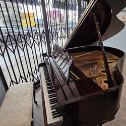 🎹 Ivers & Pond 5ft Baby Grand Piano – Delivery Included