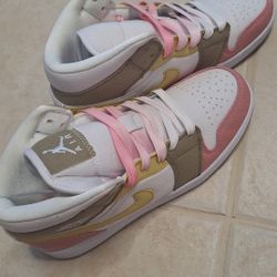 Sneakers Size 7 Women's $70