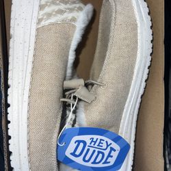 Women’s hey dudes Size 7