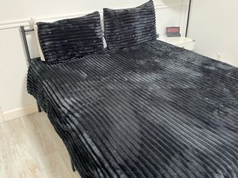 New Queen Size Bed Frame Mattress Fleece Comforter Set