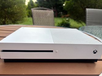 Xbox One S 1TB + Xbox Series X/S Wireless Controller