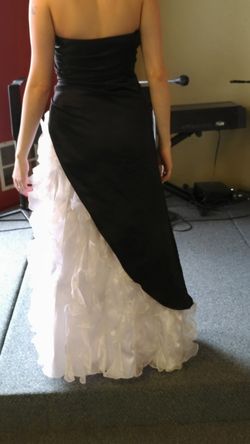 Black.and white prom dress size 7/8
