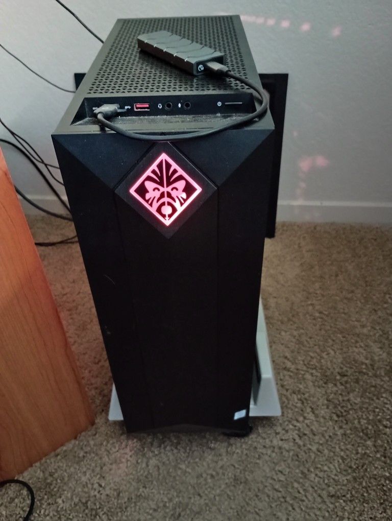 Gaming PC - HP OMEN + Samsung Curved Monitor - Great Performance