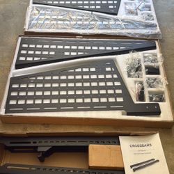 Tesla cybertu. (CROSSBARS)