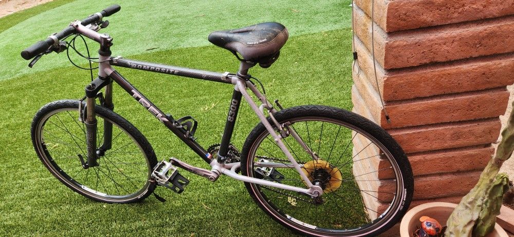 TREK 8300 Composite 18" - 19"