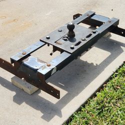 Pickup Truck  Hitch Gooseneck Underbed 