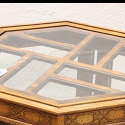  GORDONS FINE FURNITURE ELEGANT OCTAGON COFFEE OR COCKTAIL TABLE