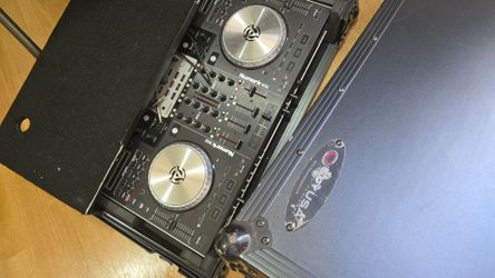 Numark NS6 with metal case