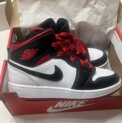 Jordan 1 Size 5Y