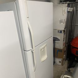 Kenmore Refrigerator 