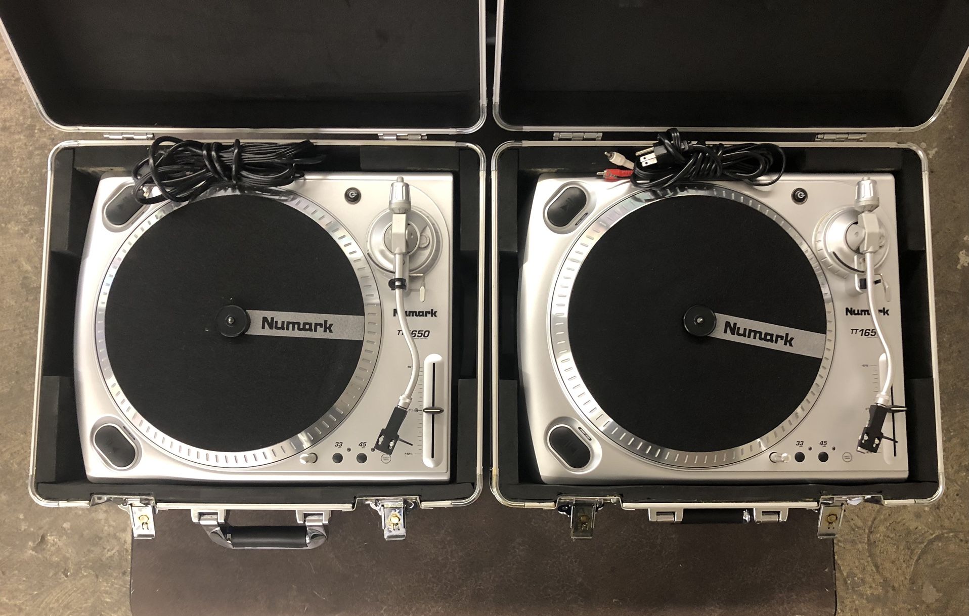 Numark TT1650 High-Torque Direct-Drive DJ Turntables (Pair) in Hard Cases
