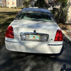 2005 Lincoln Town Car