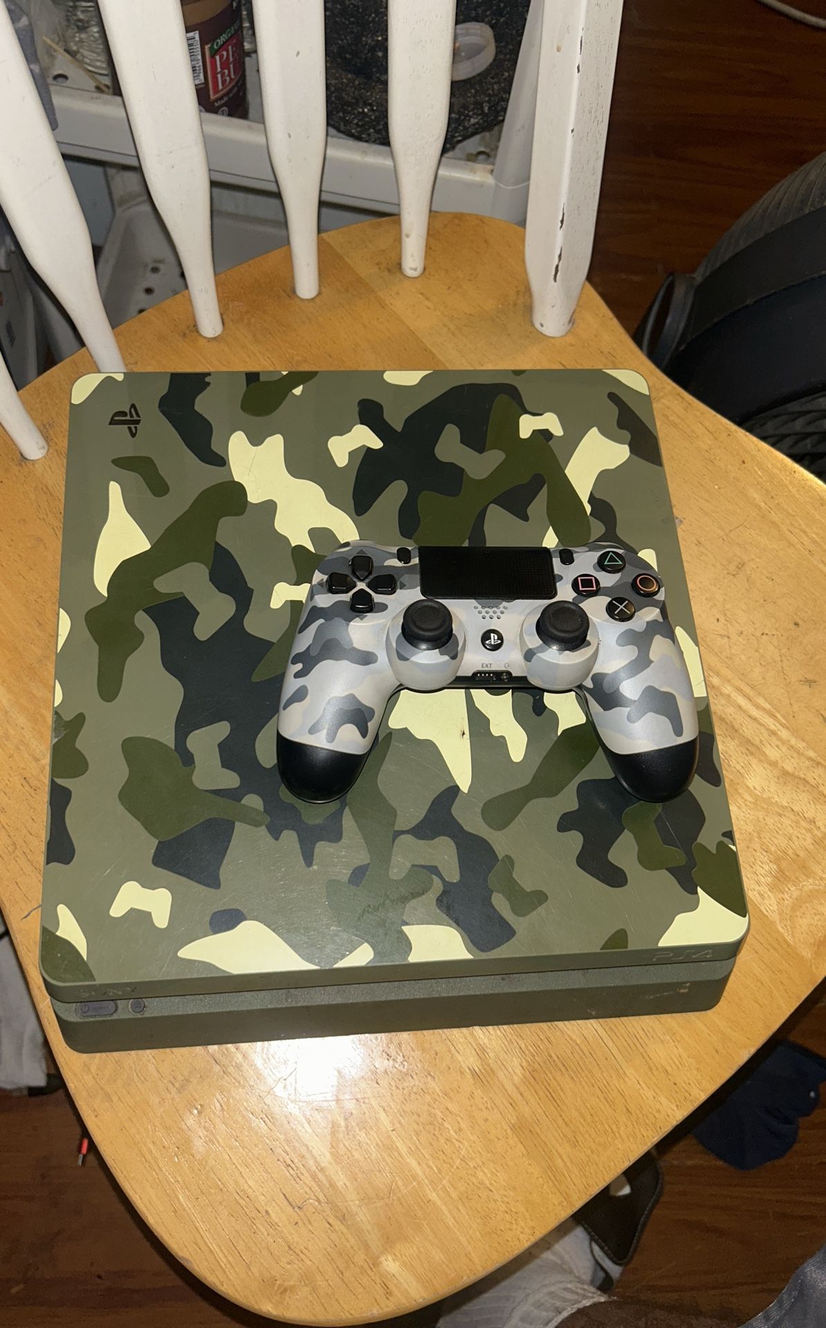 PS4 Slim Come With wires
