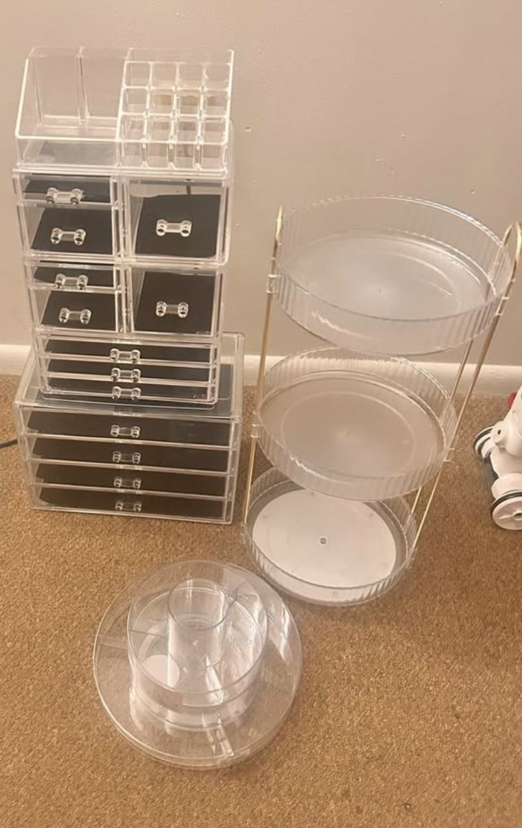 Makeup Organizers/perfume