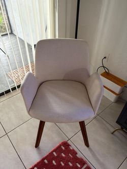 Mid-Century Modern Cream Accent Chair – Wood Legs