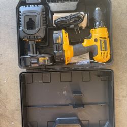 2 Dewalt Drills 18v 2 Chargers 4 Batteries 