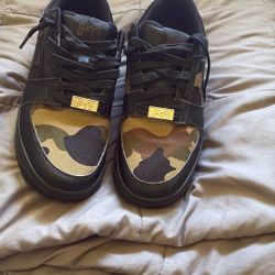 black and camo bapestas