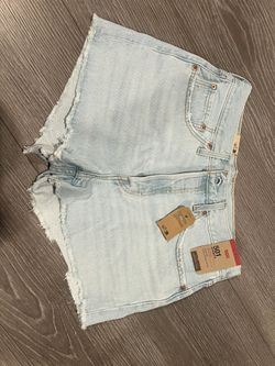 Woman Levi’s Shorts